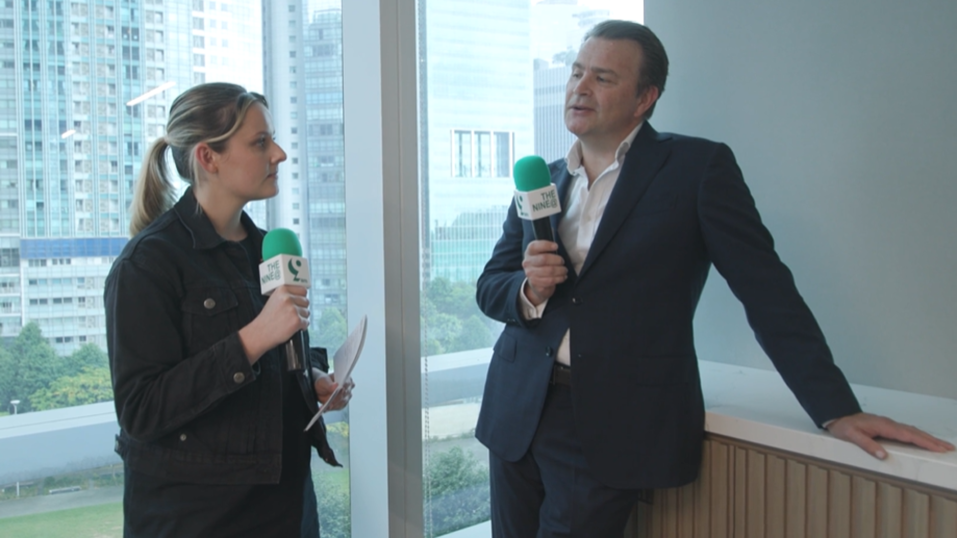 9@9 with Julian Longstaff Julian Longstaff, Apollo Managing Director, featured in the 9@9 video series, holds a green microphone and shares insights from the Singapore office on credit origination and global capital markets strategy.